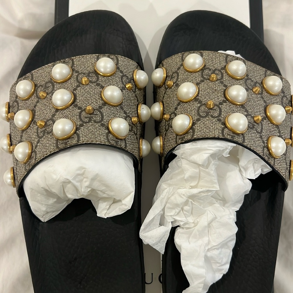Gucci slides size 7